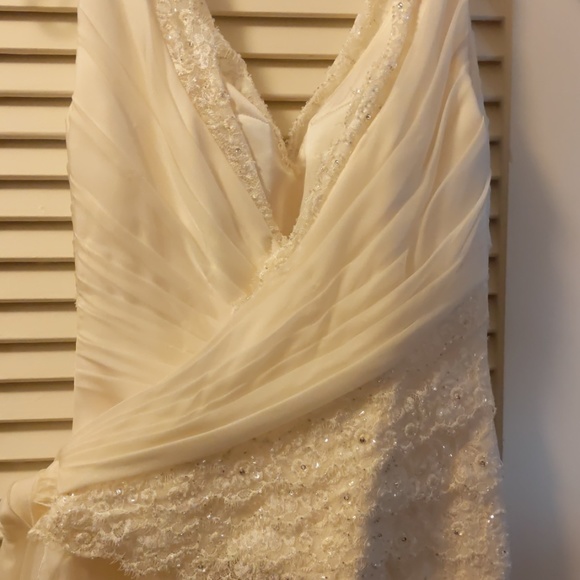 Beautiful wedding dress - Picture 7 of 8